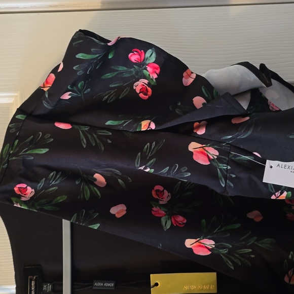 ALEXIA ADMOR BRAND WOMEN'S PLUS SIZE BLACK FLORAL WRAP DRESS SIZE 3X - Picture 6 of 16